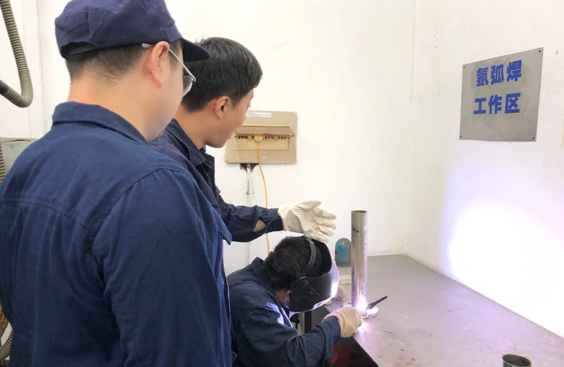 【师带徒活动】“师带徒促成长 凝聚企业正能量”系列报道之365英国上市集团官网六厂“师带徒”活动