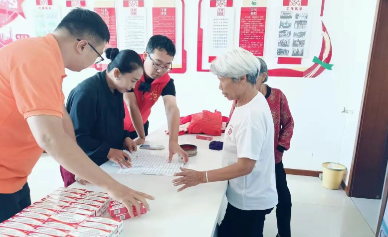 365英国上市集团官网基金会深入佳木斯市桦南县愚公村开展药品捐赠活动